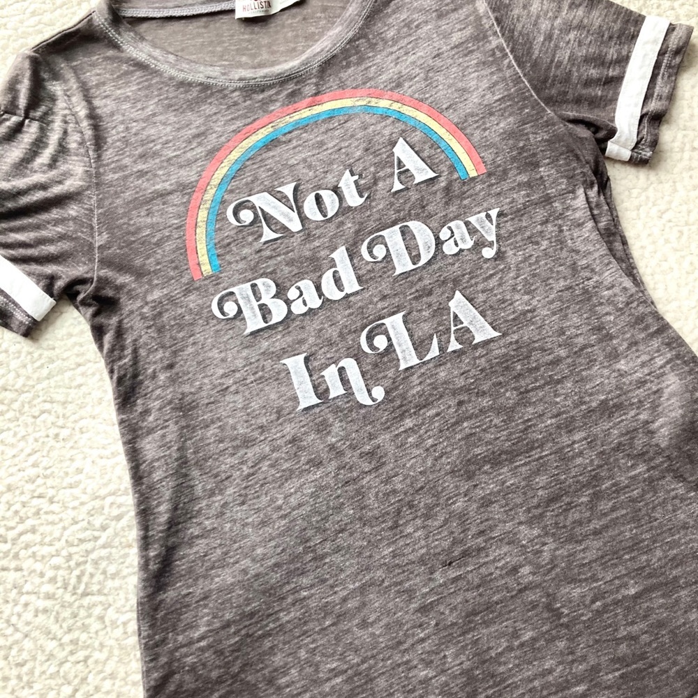 3/$25! Hollister Vintage Graphic Tee - Picture 3 of 4